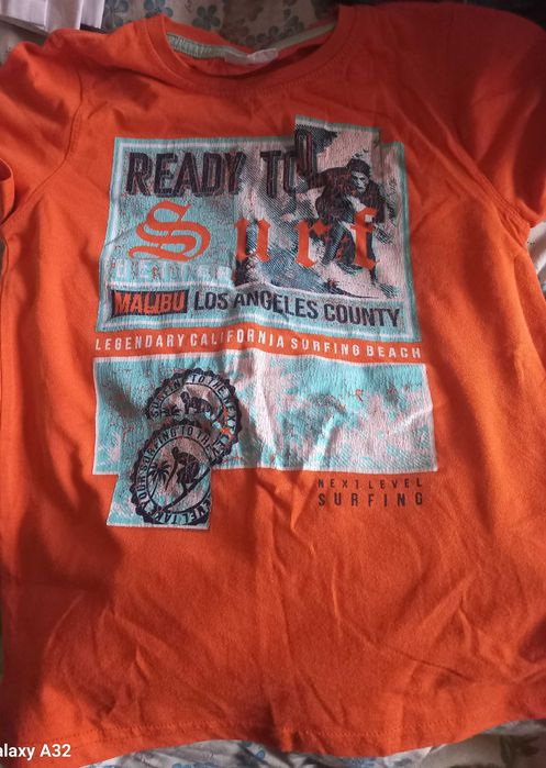 Віддам 2 футболки на дівчинку на зріст 134-140см