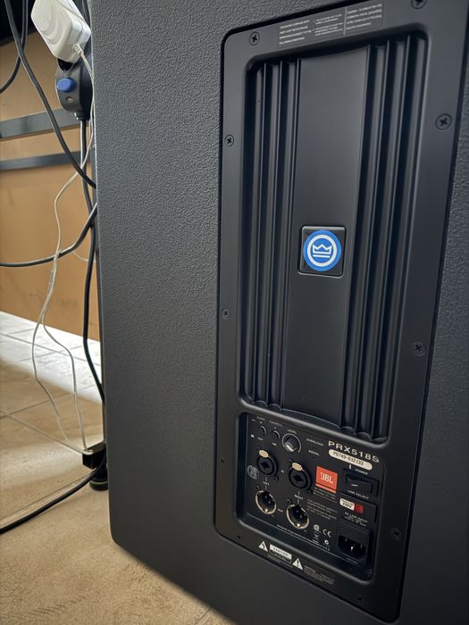 grave sub JBL Prx 518s