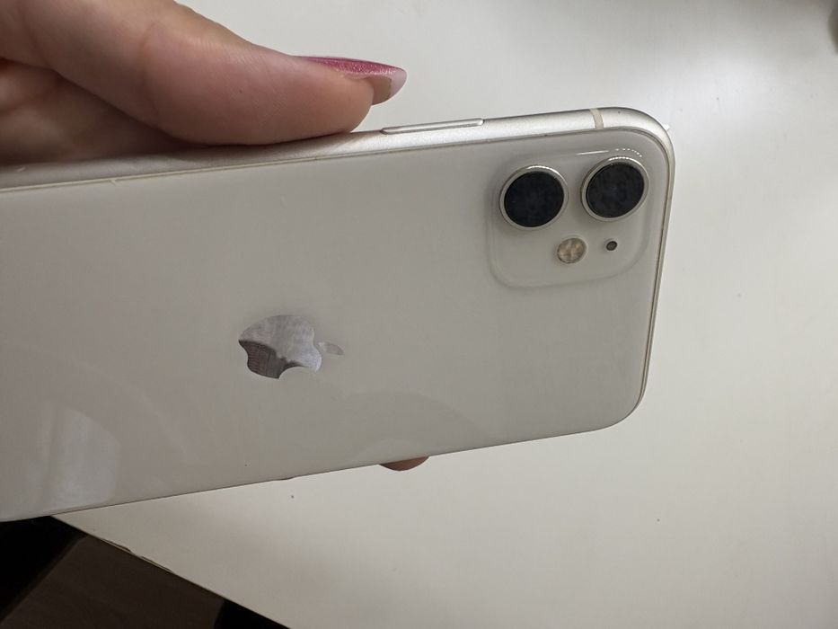 iPhone 11 64G excelente estado