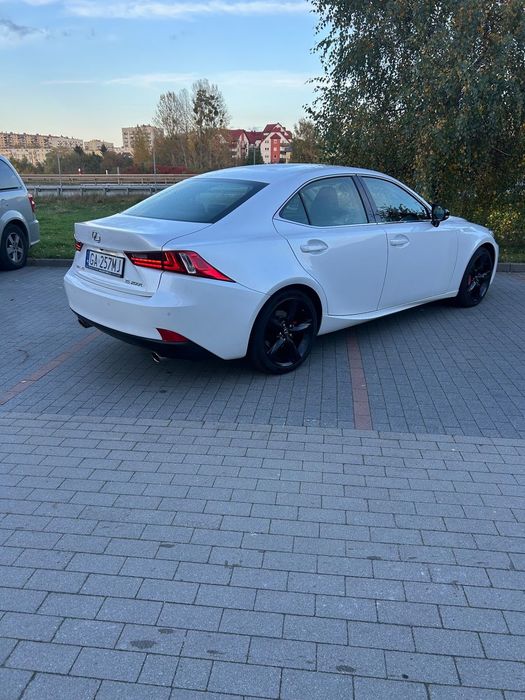 Lexus IS