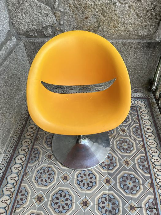 Cadeira rotativa elevatoria laranja