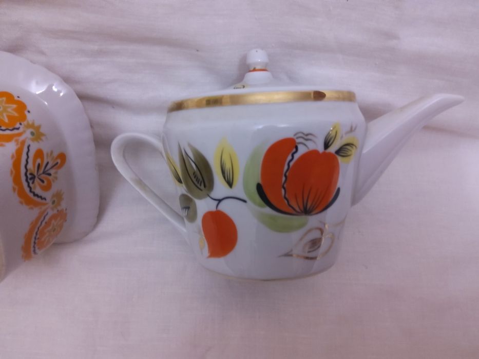 Ваза,чайники,масленка,