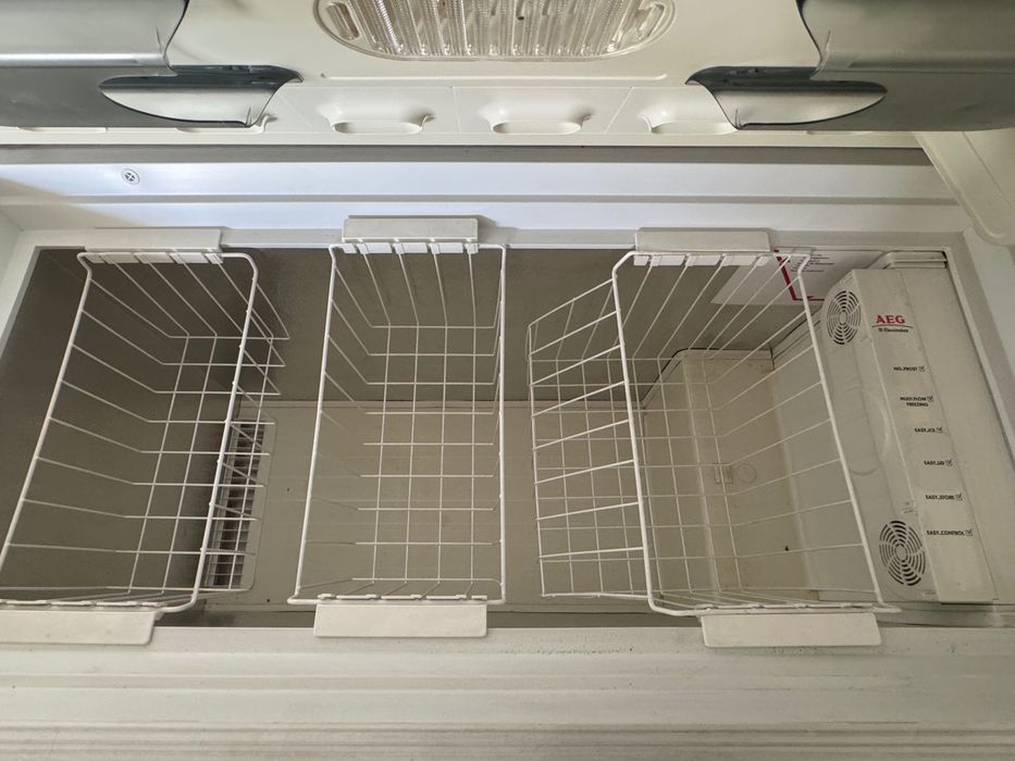 Arca Horizontal AEG (Low Frost - 120.1 cm - 223 L - Branco)