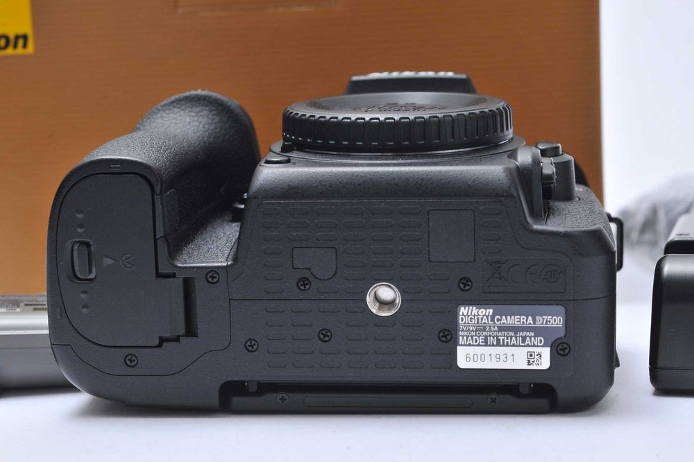 Nikon D7500 (seminova)