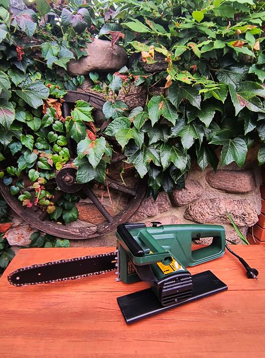 Piła łańcuchowa Black&Decker elektryczna  240 V 1300 W Made in England