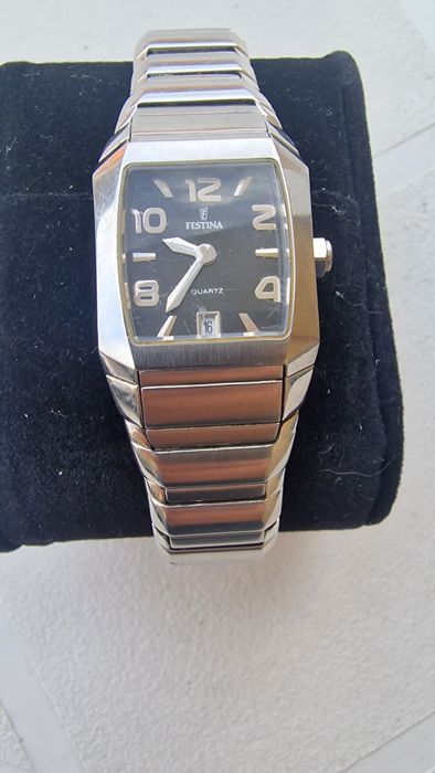 Relogio festina mulher novo todo aço  inox qualidade