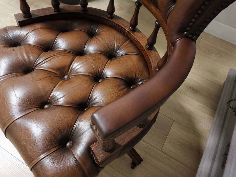 Gabinetowy FOTEL chesterfield kapitański 835/2025
