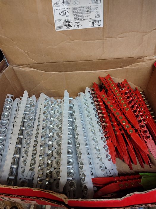 Gwoździe i wkręty do osadzaka Hilti – 106 pasków (Mix)