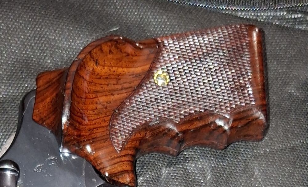 Anatomiczne okładki / okładziny Colt Python - drewniane