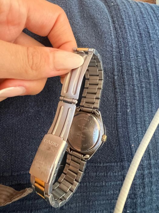 Relógio Casio preto dourado