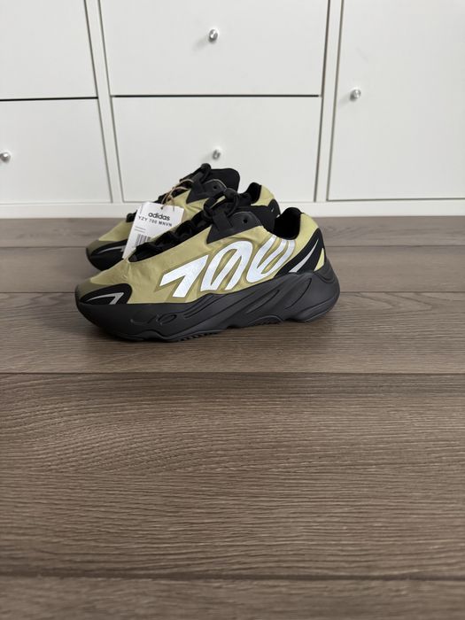 Adidas Yeezy Boost 700 MNVN Resin Yellow GW9525 оригінал 37р