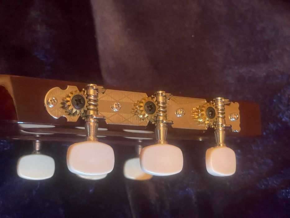 Нова класична гітара Hohner HC-06