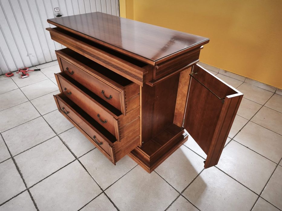 Comoda de quarto em cerejeira com espelho