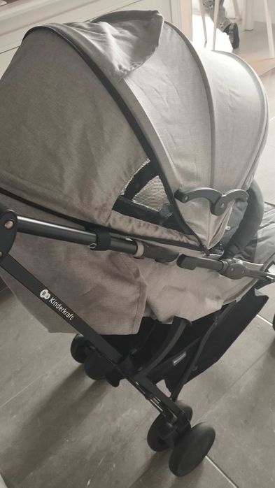 Carrinho de bebe até aos 4 anos novo,garantia de quase 9 anos.