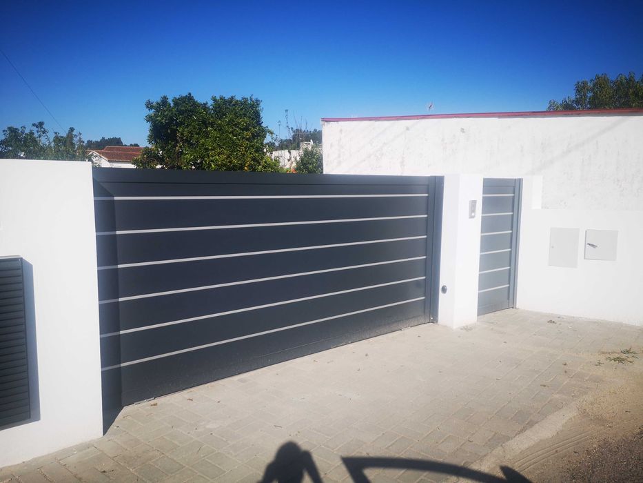 Moradia como nova T3, jardim, terraço, garagem situada em Santo Varão