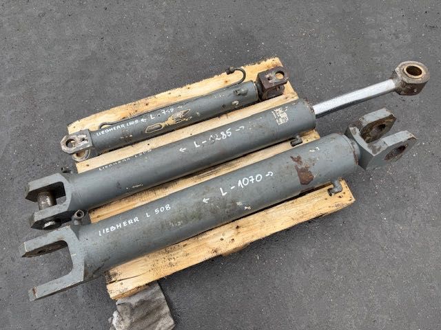 LIEBHERR L 508 C komplet siłowników do ładowarki