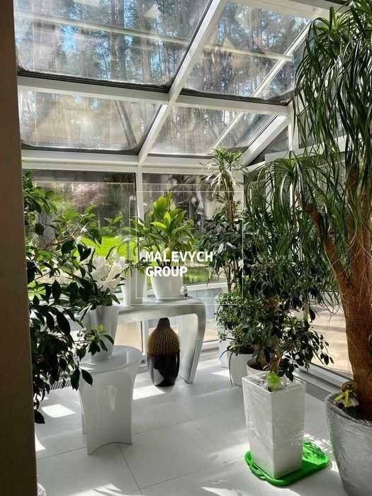 Продається елітний будинок с. Стоянка в закритому котеджному містечку