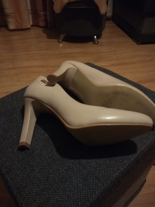 Buty damskie na koturnach