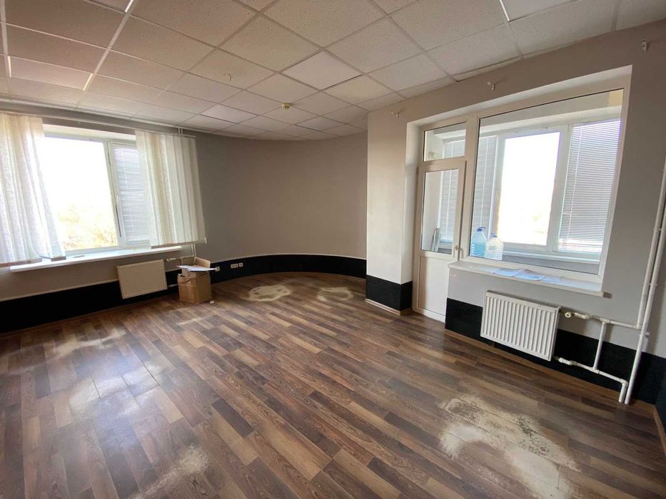 Центр Спаська офіс в бізнес-центрі 166 кв.м. ремонт ціна 165 тис.у.о.