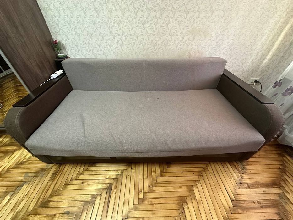 Диван б/у. Можно под переоббивку