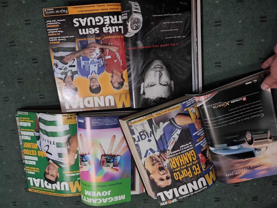 27 Revistas de Futebol Mundial Encadernadas em 3 Volumes  - Anos 90