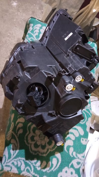 Продаю правую фару,Шкода карок