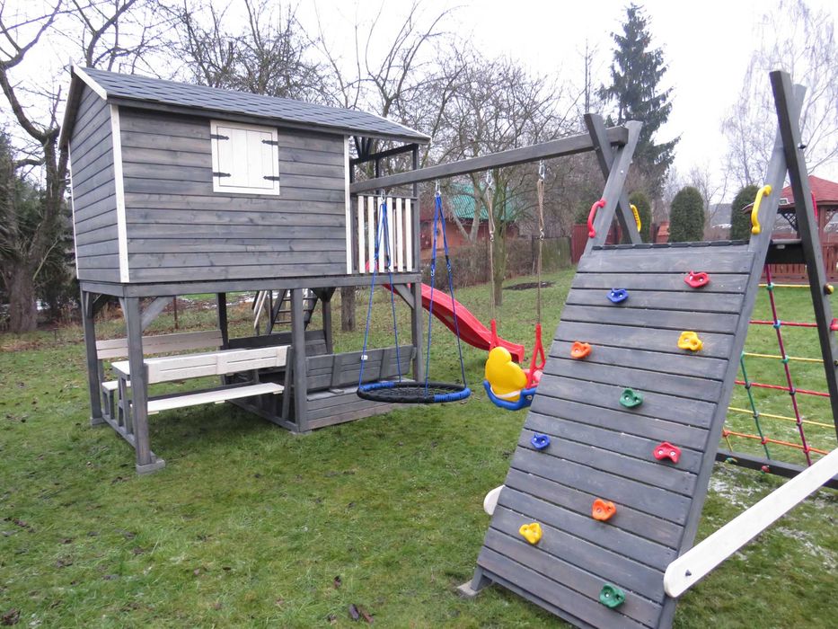 Duży domek z tarasem 200*300cm , Drewniany plac zabawna podwyższeniu, Dodatkowo: Ślizg/zjeżdżalnia 3m, Huśtawka, Piaskownica, Stół+Ławki Ściana Wspin.