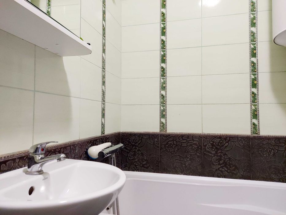 метро Дорогожичі,вул.Рилеева 25. Подільский район.