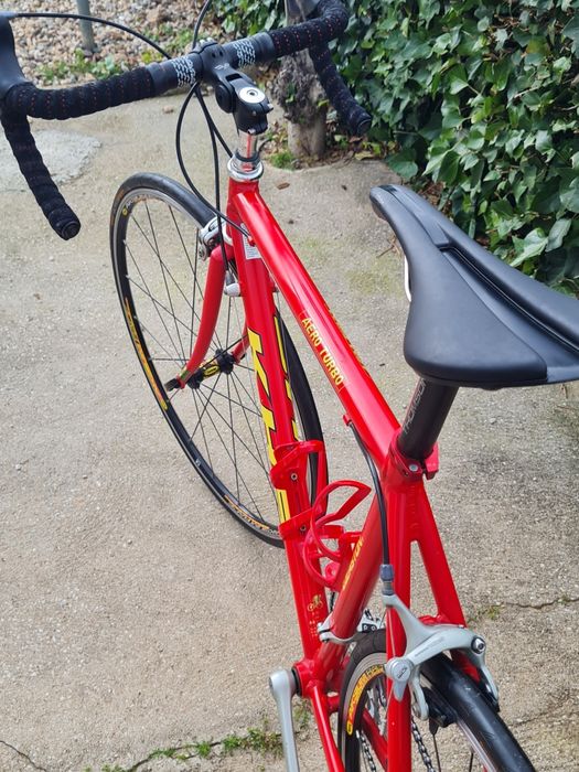 Biclicleta KHS Aero Turbo road bike.