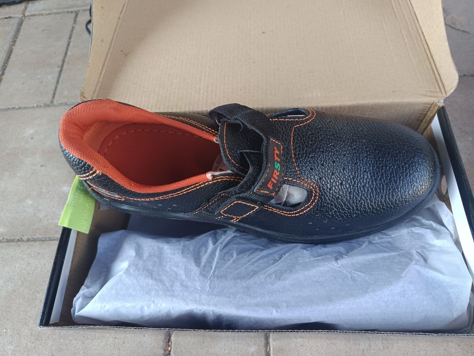 Buty z noskiem 43 nowe