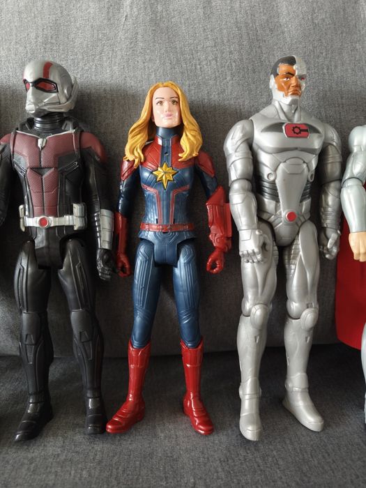 Figurki Marvela 8 szt. plus gratis