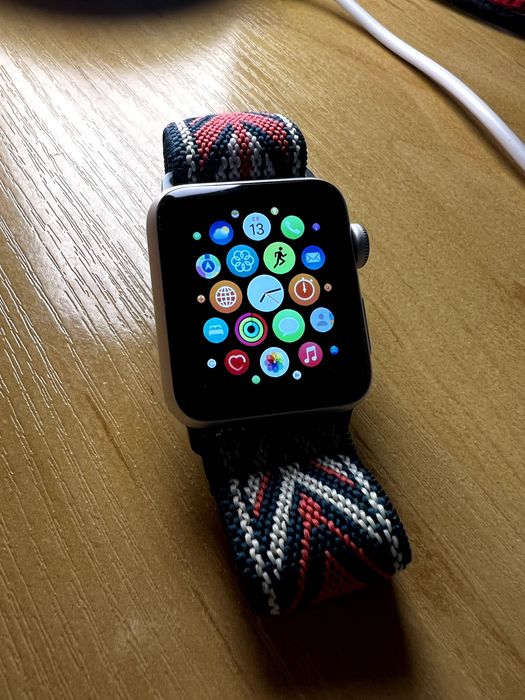 Продам оригінальний Apple Watch Series 3, 38 мм.