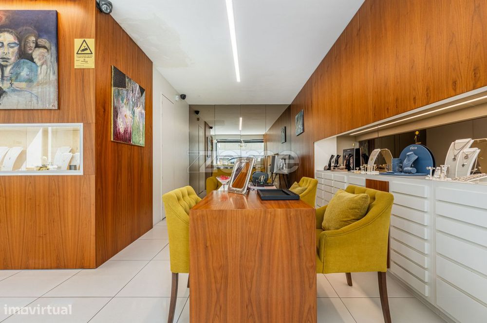 Trespasse Loja Foz junto à Avenida Brasil