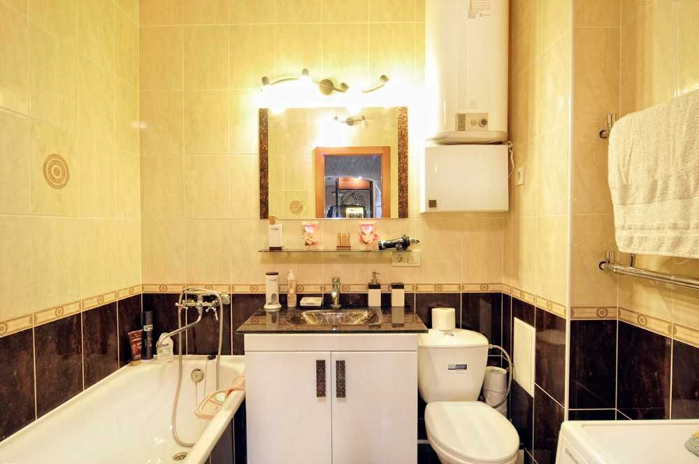 Погодинно, подобово - 3 поверх Маяковського 1 В у парка, для 5 людей!