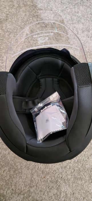 Capacete novo com etiqueta