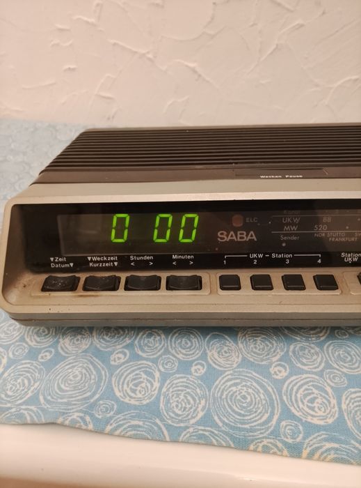 Stary radio budzik Saba