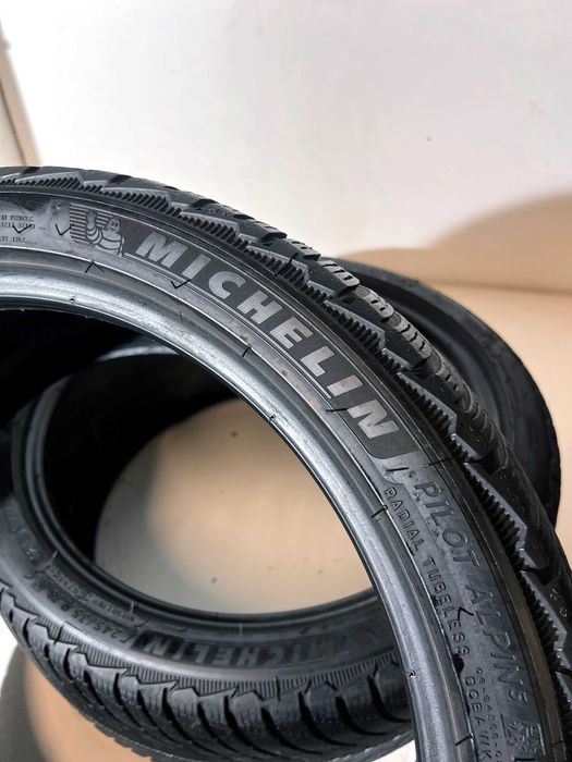Pneus Michelin Alpin 5 - 245/35/18 - Excelentes