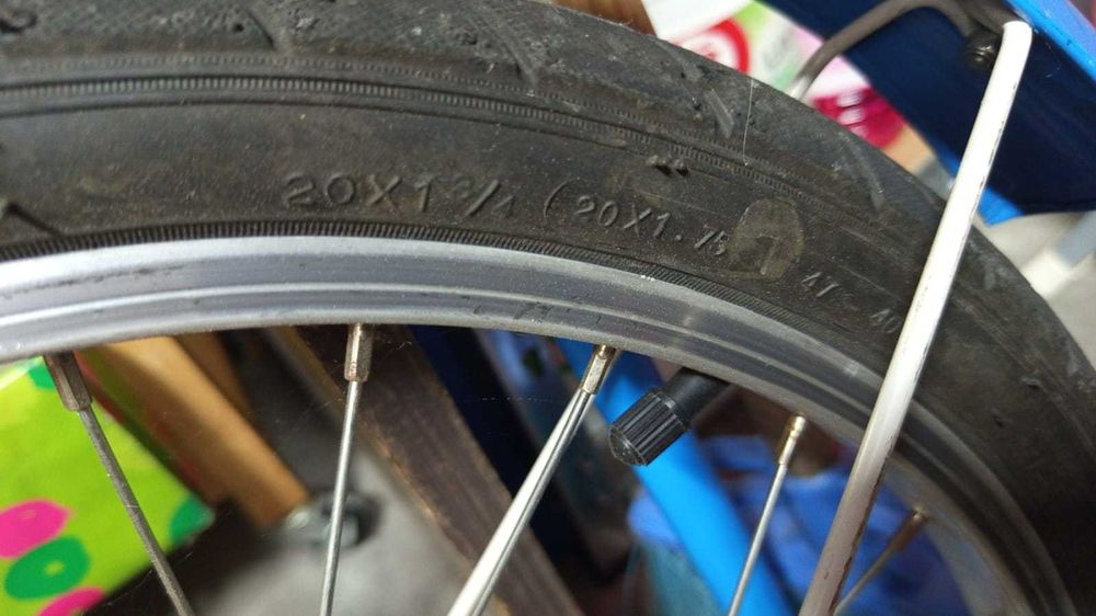 Bicicleta de menina com cesto