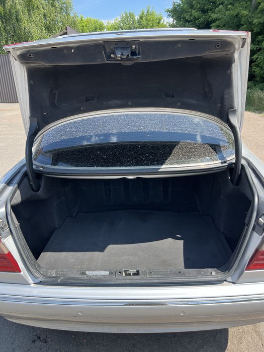 Mercedes Benz e class w210 2001 рік 2.6 газ бензин автомат