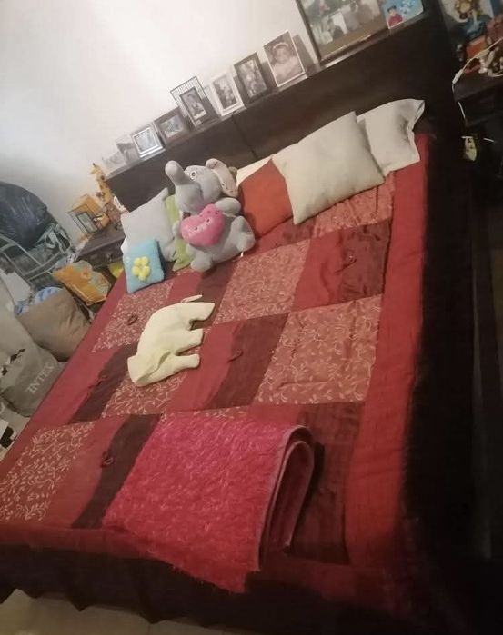 Cama de casal em bom estado