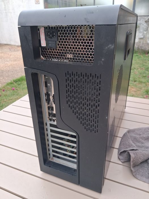 Rara Caixa ATX Spire Pininfarina + Fonte de Alimentação LC Power 550W