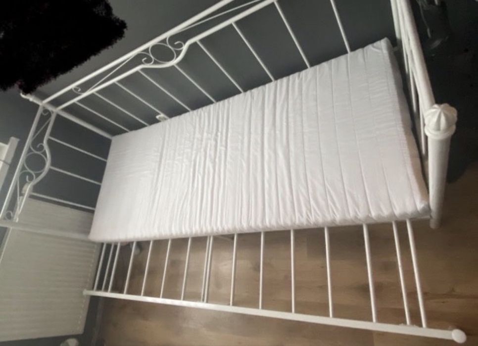 Rama łóżka z materacem jysk Porsgrunn