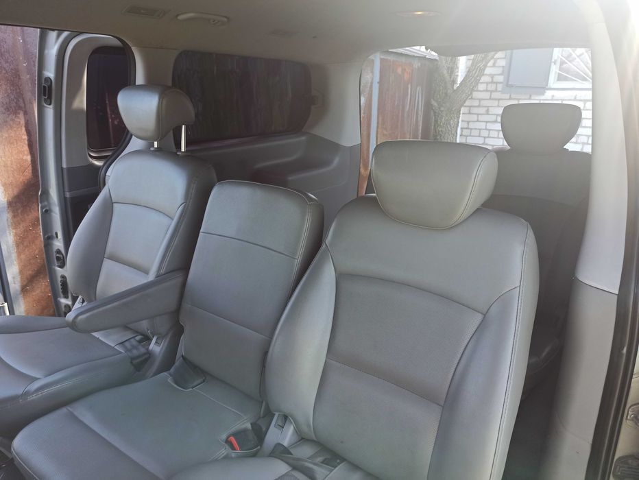 Автомобіль Hyundai Grand Starex 2012 рік