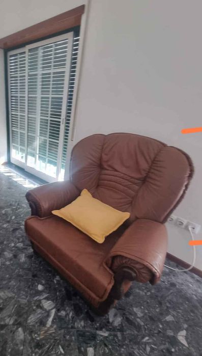 Vendo conjunto de Sofás em pele