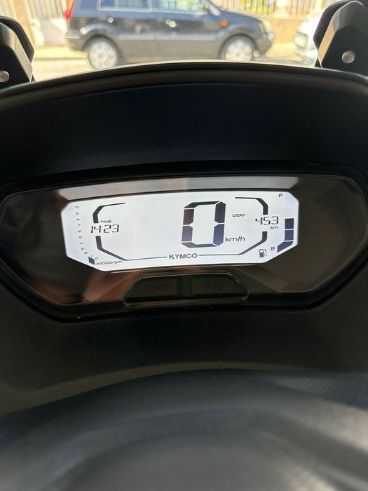 Mota 125  Kymco Sky Town