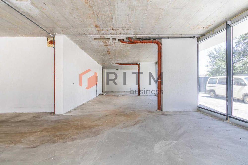 Оренда фасадного приміщення 158 м² у центрі