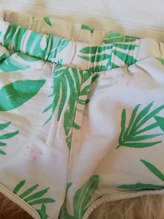 ZARA komplet biało zielony liście top + spodenki r. 86 cm 12-18m.