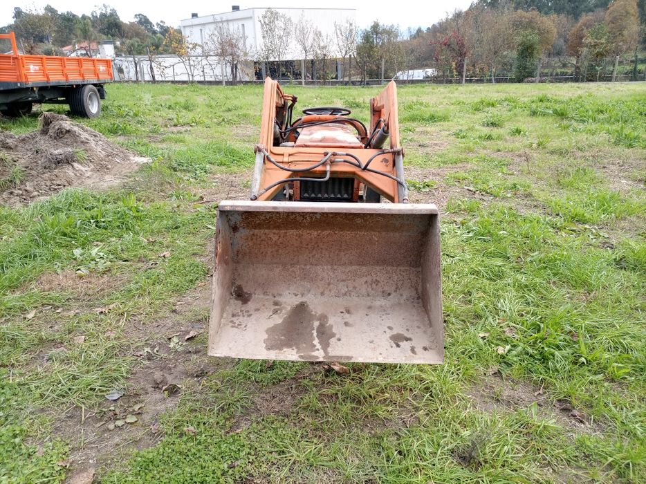 Kubota b7100 com carregador