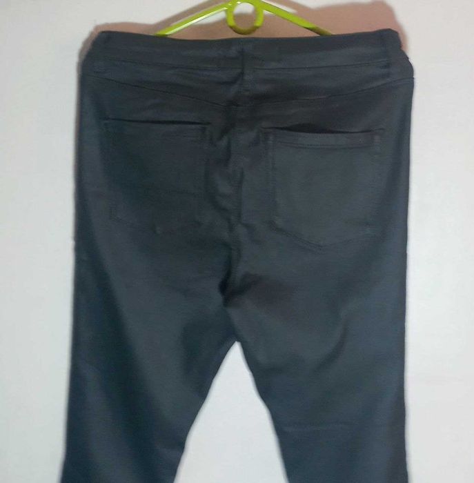 Моделюючі джинси з високою посадкою і напиленням «під шкіру» NEXT