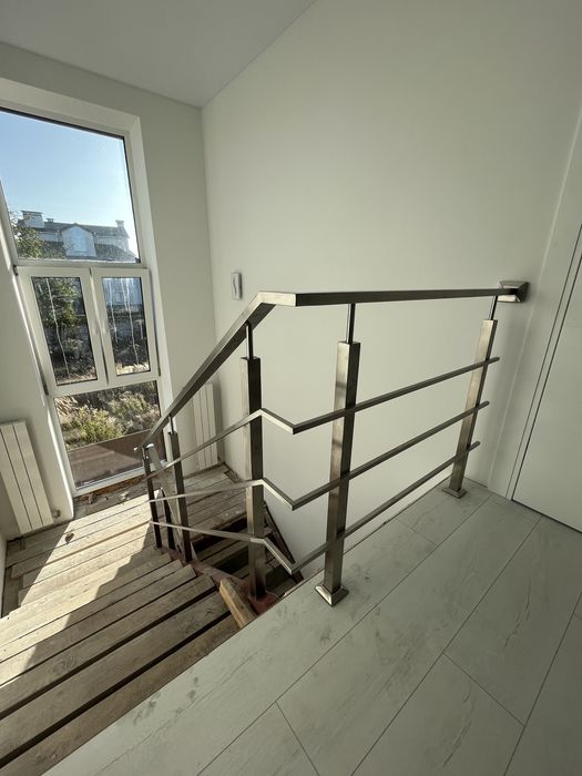 Перила з нержавійки  , огородження ,  перила зі склом  та деревом!!!